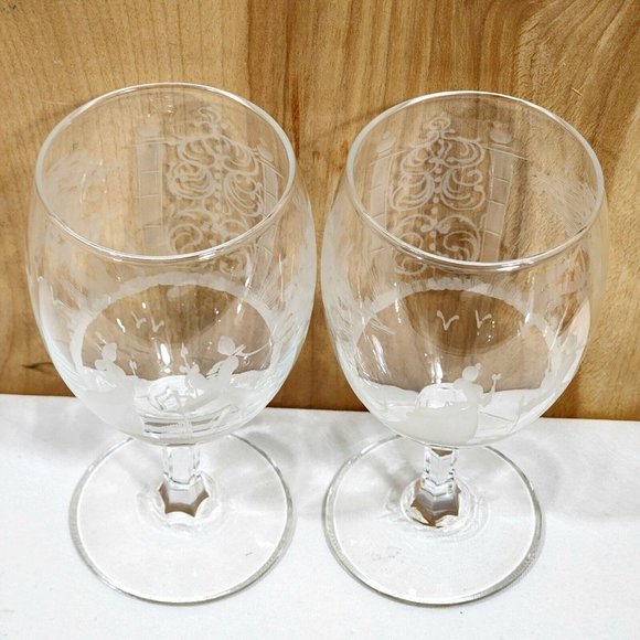 Finely Etched Glass French Provincial Courting Couple Wine Glasses 6" set of 2 - Picture 2 of 11